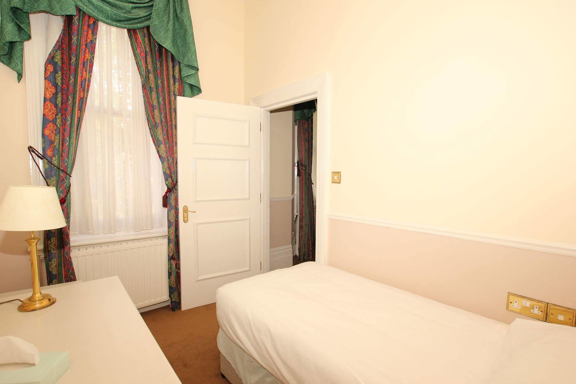 The Courtlands Hotel Hove Extérieur photo
